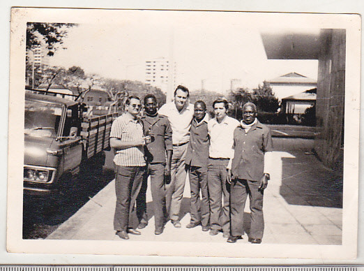 bnk foto - Lucratori romani in Mozambic - anii `70