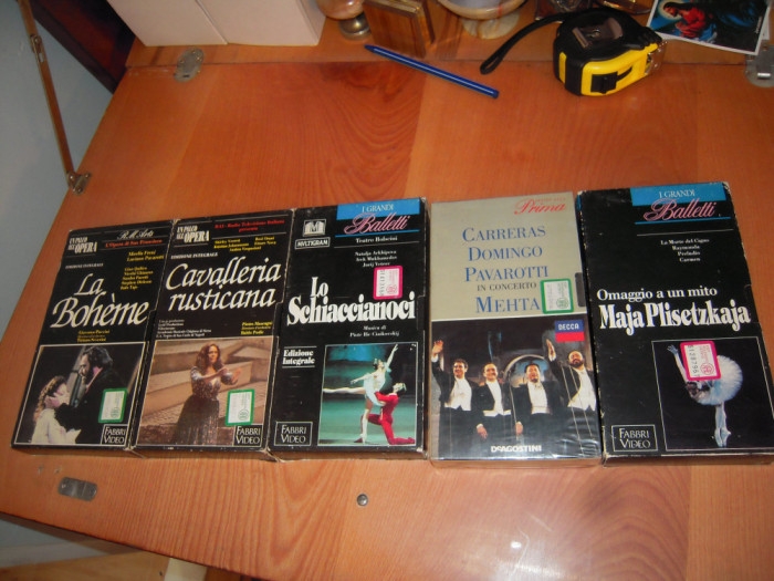 LOT de 5 Casete video VHS originale cu opere si tenori celebrii, prov. Italia