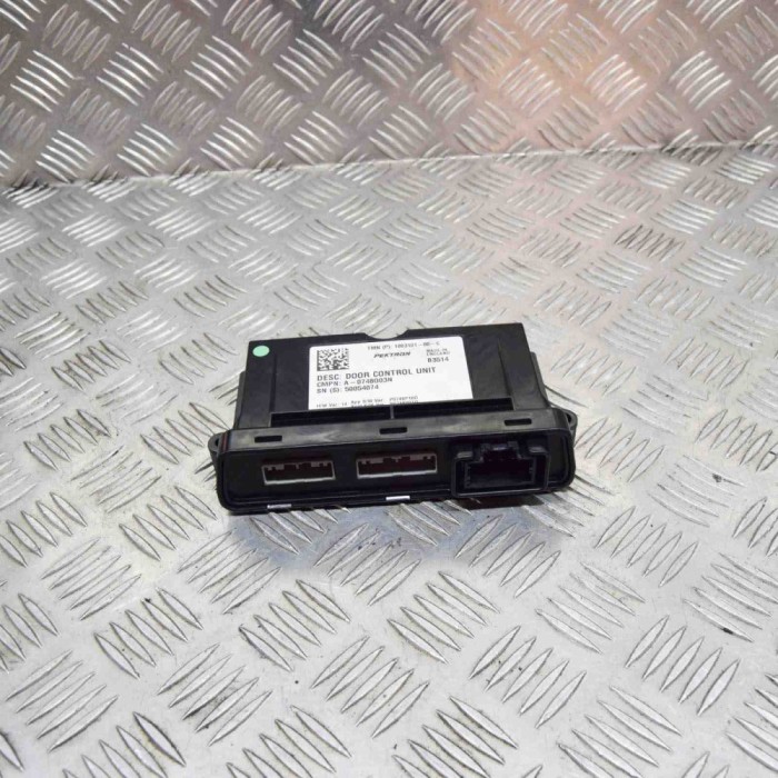 Modul de control ușă dreapta față TESLA MODEL S 2014 OEM: A-0748G03N,50054074,P0748V01D,1003101-00-C,P0748P10D 11609441