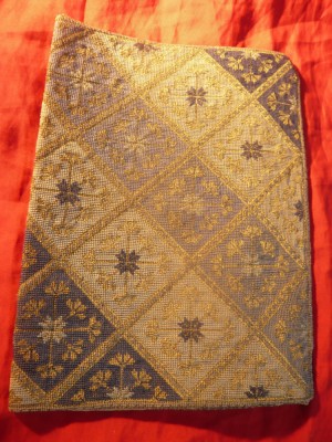 Coperta de caiet , carte -lucrat manual Goblen 10 puncte/cm ,motiv vechi 28x19cm foto