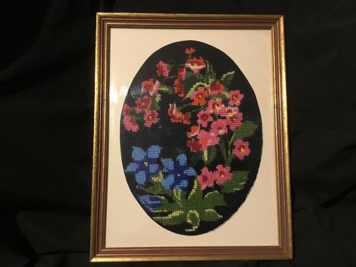 arta / design / vintage - Tablou goblen / cusatura flori in rama de lemn !