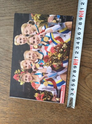 FOTOGRAFIE PRINT, SEMANTA OLOGRAF DE GIMNASTE SI NTRENOR : BELLU, ANDREEA RADUCAN, SIMONA AMANAR, MARIA OLARU, LOREDANA BOBOC, ANDREEA ISARESCU, 2000 foto