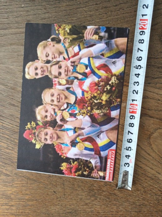 FOTOGRAFIE PRINT, SEMANTA OLOGRAF DE GIMNASTE SI NTRENOR : BELLU, ANDREEA RADUCAN, SIMONA AMANAR, MARIA OLARU, LOREDANA BOBOC, ANDREEA ISARESCU, 2000