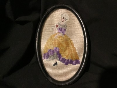 arta / design / vintage - Vechi boblen in rama ovala de lemn ! foto