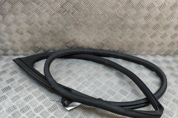 Garnitura ușă dreapta față PORSCHE Taycan 2021 OEM: 9J0831722,9J0.831.722 | 23954670