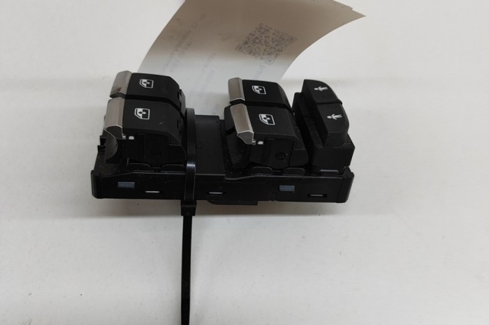 Buton geam ușă dreapta față AUDI Q5 FY 2018 OEM: 4M0959851B | 21879814