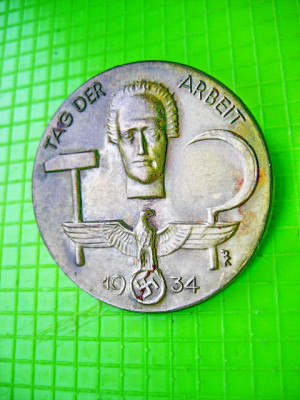 8518-Insigna Ziua Muncii 1934-3 lea Reich alama 3.5 cm. Tag der Arbeit. foto