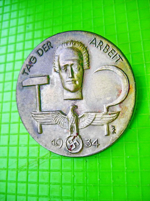 8518-Insigna Ziua Muncii 1934-3 lea Reich alama 3.5 cm. Tag der Arbeit.
