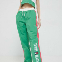 Tommy Jeans pantaloni de trening culoarea verde, modelator