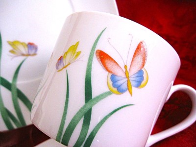 SET MIC DEJUN PORTELAN DECORAT CU FLUTURI CEASCA CAFEA CU FARFURII foto