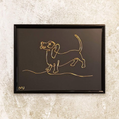 Tablou Happy Daschshund, sculptura din fir continuu de sarma placata cu aur,19×25 cm