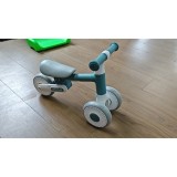 AIYAPLAY Bicicletă fără pedale pentru bebeluși 1-2 ani pliabilă, șa reglabilă, direcție limitată la 135&deg;, anvelope EVA silențioase, 52x23x36,5cm, alba