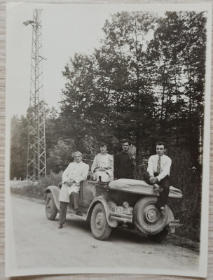 Grup cu autoturism de epoca, numere Bucuresti// fotografie foto