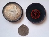Medalia Expoziția Moldovei Intregite 1925 , bronz argintat, &icirc;n cutia originala Arthus Bertrand Paris + medalionul aferent. Set impecabil si ft rar !