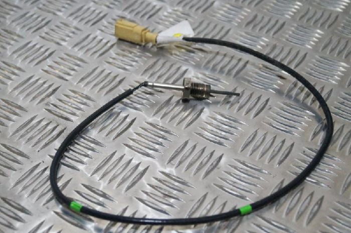 Senzor de temperatură AUDI Q3 8U 2016 OEM: 04L906088BS 2174584