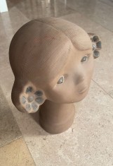 Anii 60- 70, Sculptură, cap de fată, ceramică de inspiratie sovietică TEKT comunism inatime 30 cm, "&Icirc;ntreprinderea de Stat Jubiler" Varsovia Polonia