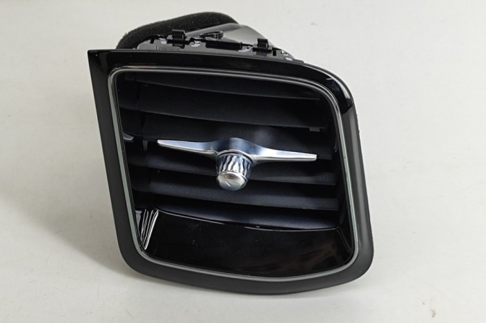Gura de ventilație planșa de bord VOLVO XC60 II 246 2024 OEM: 31417692 25302559