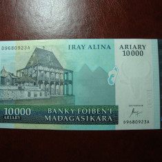 MADAGASCAR 10,000 ARIARY UNC