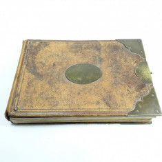 e Album vechi pentru fotografii pe carton degradat, cu notita Brasso 1877 Brasov