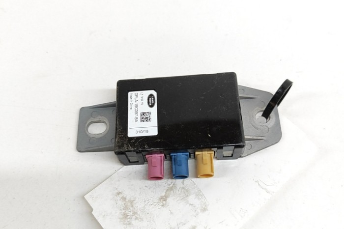 Amplificator de antena JAGUAR F-TYPE Coupe X152 2020 OEM: DPLA-19C097-BA 28112272