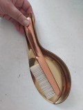 Set vintage german de măturică de masă și lopățică (crumb sweeper), anii &rsquo;60, metal cu patină, decor rustic de colecție