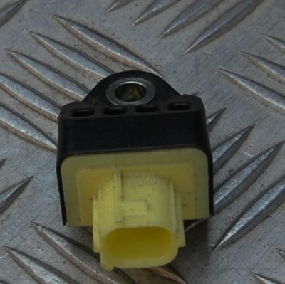 Senzor de impact dreapta față TOYOTA YARIS _P13_ 2013 OEM: 89831-0D090 | 1808071 foto