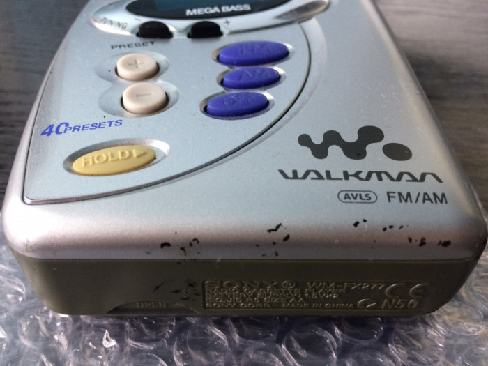 WALKMAN SONY FM/AM WM-FX277 SEMIFUNCTIONAL DIN 2001.CITITI VA ROG DESCRIEREA!