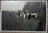 Vanatori cu grup de copii, Romania interbelica// fotografie