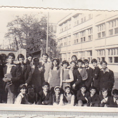 bnk foto Ploiesti - Elevi la Scoala nr 7 Nucilor 1976