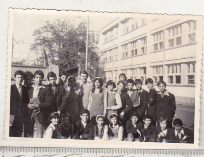 bnk foto Ploiesti - Elevi la Scoala nr 7 Nucilor 1976 foto