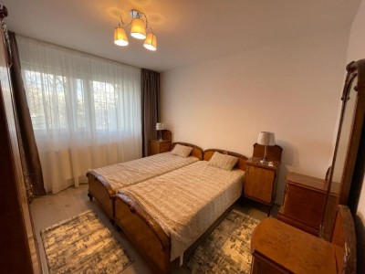 Vand dormitor deosebit din lemn de trandafir foto
