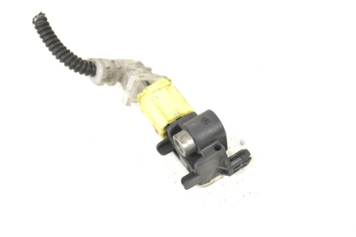 Senzor de impact lateral st&acirc;nga MITSUBISHI OUTLANDER III GG_W, GF_W, ZJ 2015 OEM: 8651A165 12220035