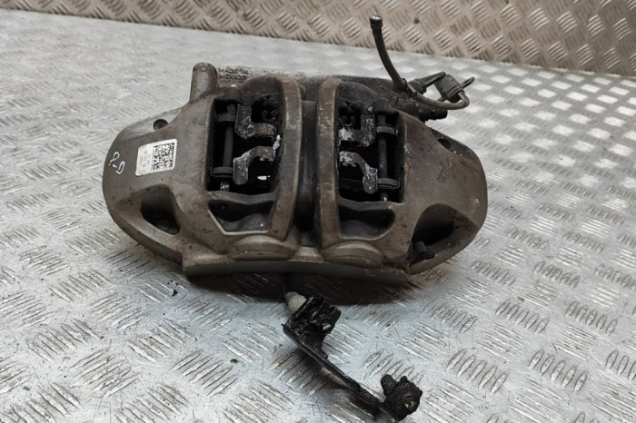 Etrier de fr&acirc;nă dreapta față AUDI Q5 FY 2020 OEM: 80A615106AB 29769692