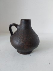 Vas ceramic cu toarta tip ulcica / vaza, artist made, lucrata manual, semnata 11cm inaltime x 9cm diametru