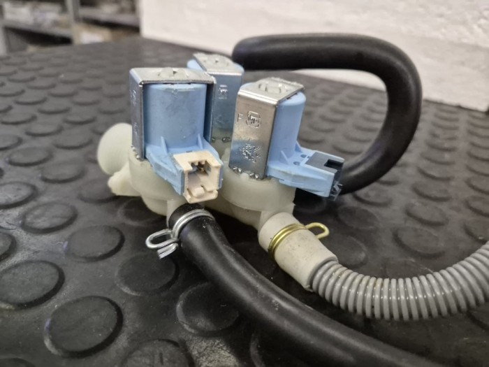 Electrovalva 3 iesiri masina de spalat cu uscator Arctic Beko Grundig / C33