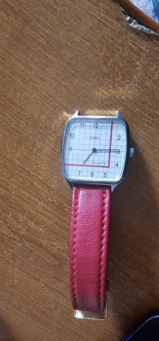 CEAS OREX QUART , ESTE O RARITATE ACEST MODEL UN CEAS, FOARTE FRUMOS ! NU FUNCTIONEAZA NU CUNOSC CAUZA !
