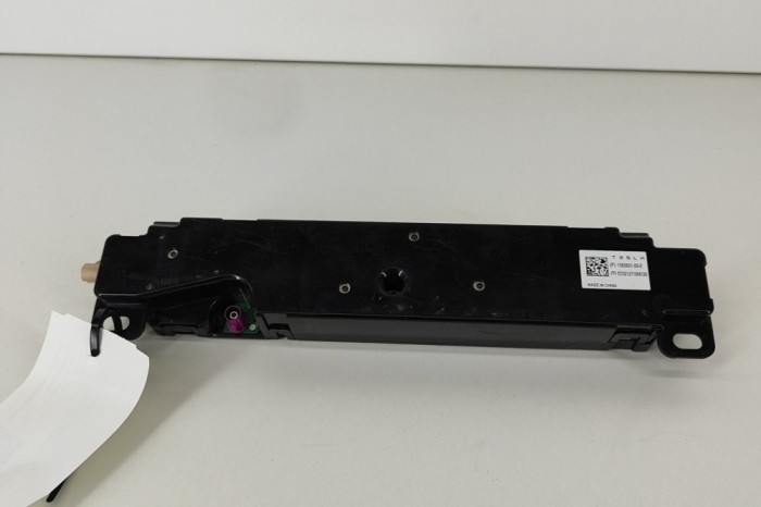 Amplificator de antena TESLA MODEL 3 2021 OEM: 1585601-00-E 22295974