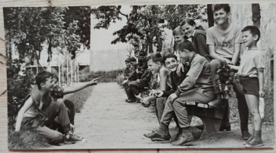Copii in parc, perioada comunista// fotografie de presa foto