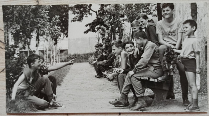 Copii in parc, perioada comunista// fotografie de presa