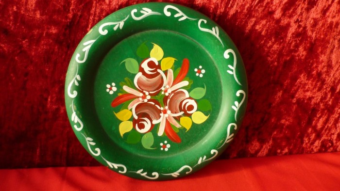 FARFURIE DE LEMN PICTAT D=22 cm.