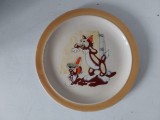 Farfurie ceramica veche romaneasca pentru copii, anii 80, facute la Sighisoara, Romania, cu decor cu Tom si Jerry,