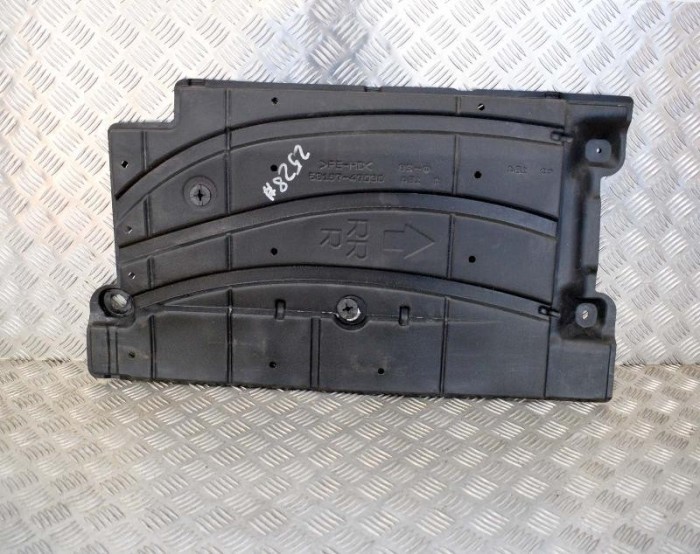 Scut motor dreapta spate TOYOTA PRIUS _W3_ 2013 OEM: 58167-47030 10112691