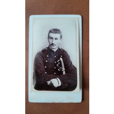 Fotografie tip CDV, militar cu sabie, inceput de secol XX
