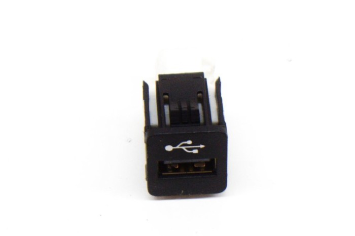 USB BMW 3 G20, G28 2019 OEM: 9229294,74558010 11510838