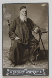 BATRAN IN HAINE ORIENTALE , FOTOGRAFIE CABINET , CCA. 1900