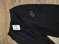 pantaloni nike tech foto