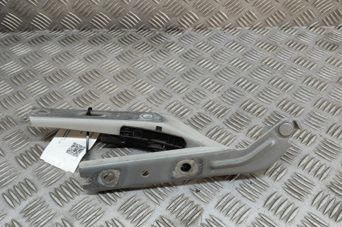 Balama capota st&acirc;nga față VW T-CROSS C11 2024 OEM: 2GM823301A | 31801222