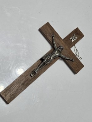 Crucifix vintage din lemn si metal foto