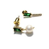 Cercei asimetrici cu pin argint si cristale verzi