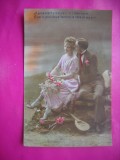 HOPCT 12151 CUPLU IN 1920- -FELICITARE VECHE -FEMEI FRUMOASE -FRANTA -EUROPA - -ROMANTICA- -CIRCULATA